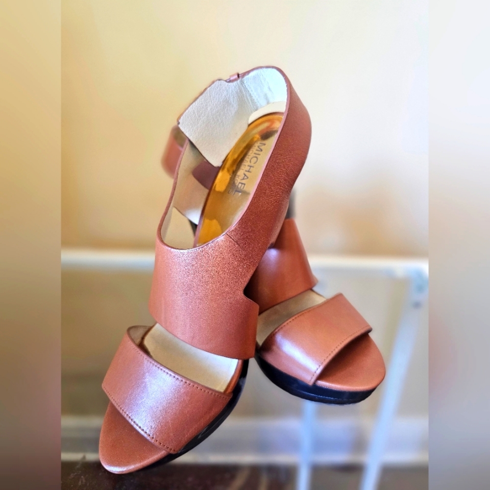 Micheal Kors platform tan heels